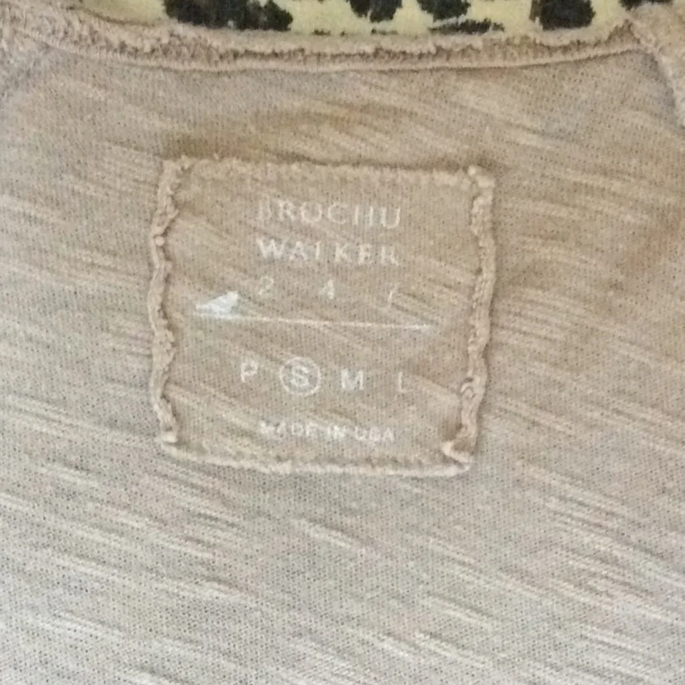 ♦️ BROCHU WALKER linen blend tee $150 Retail SZ S EUC natural - Picture 3 of 3